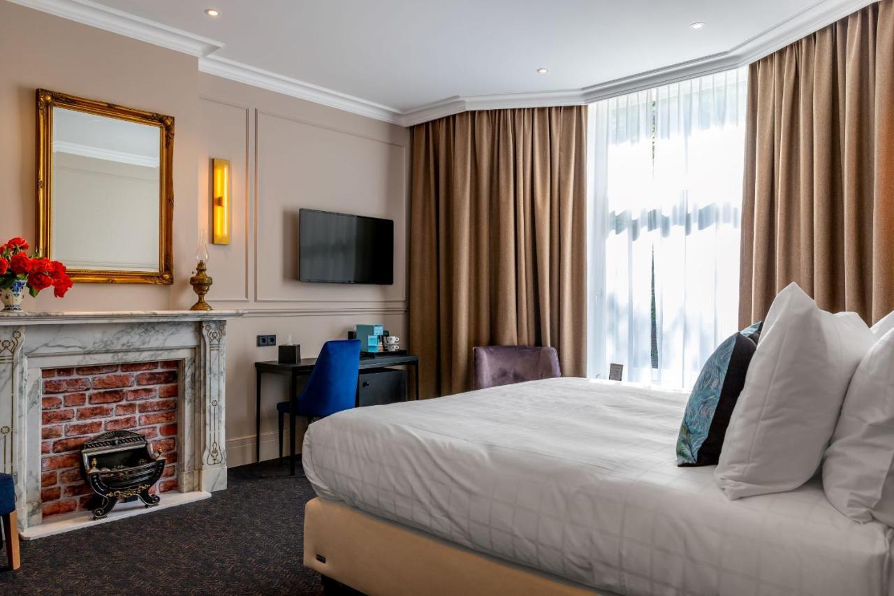 Deluxe Double Room (2 Adults + 1 Child),1032683219:JPEG